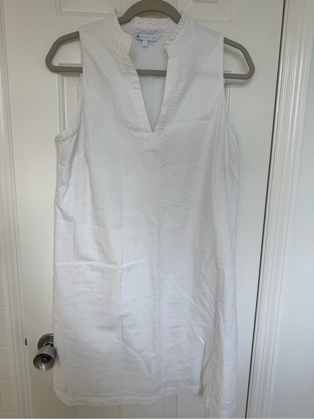 Southern Tide White Textured Sleeveless V‑Notch Dress